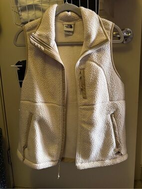 The North Face Women’s Cream Sherpa Fleece Vest - Zip Front